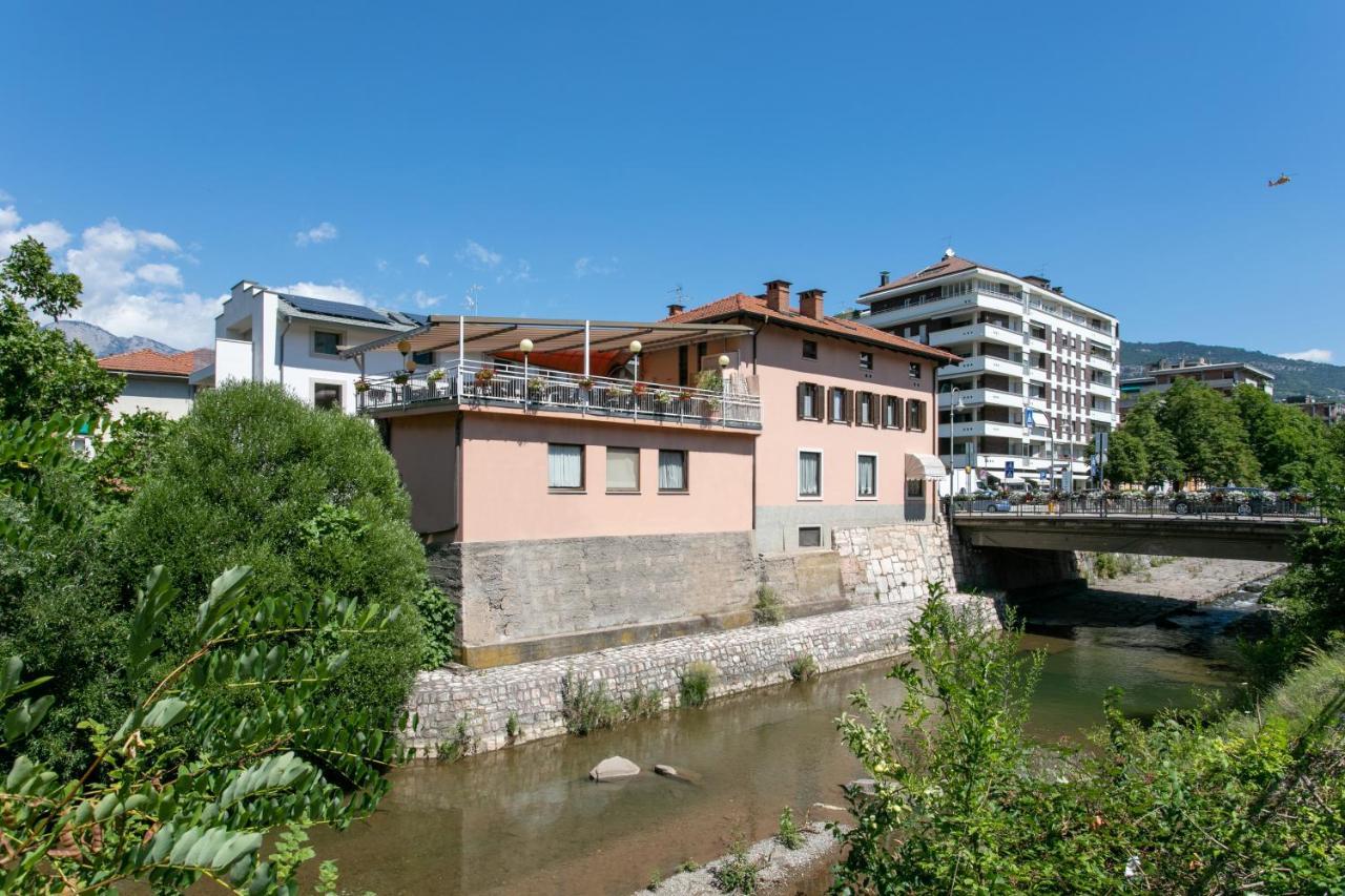 Appartamento Grande Al Ponte. Situato Vicino All'Ospedale, Al Parco E Al Centro Citta 트렌토 외부 사진