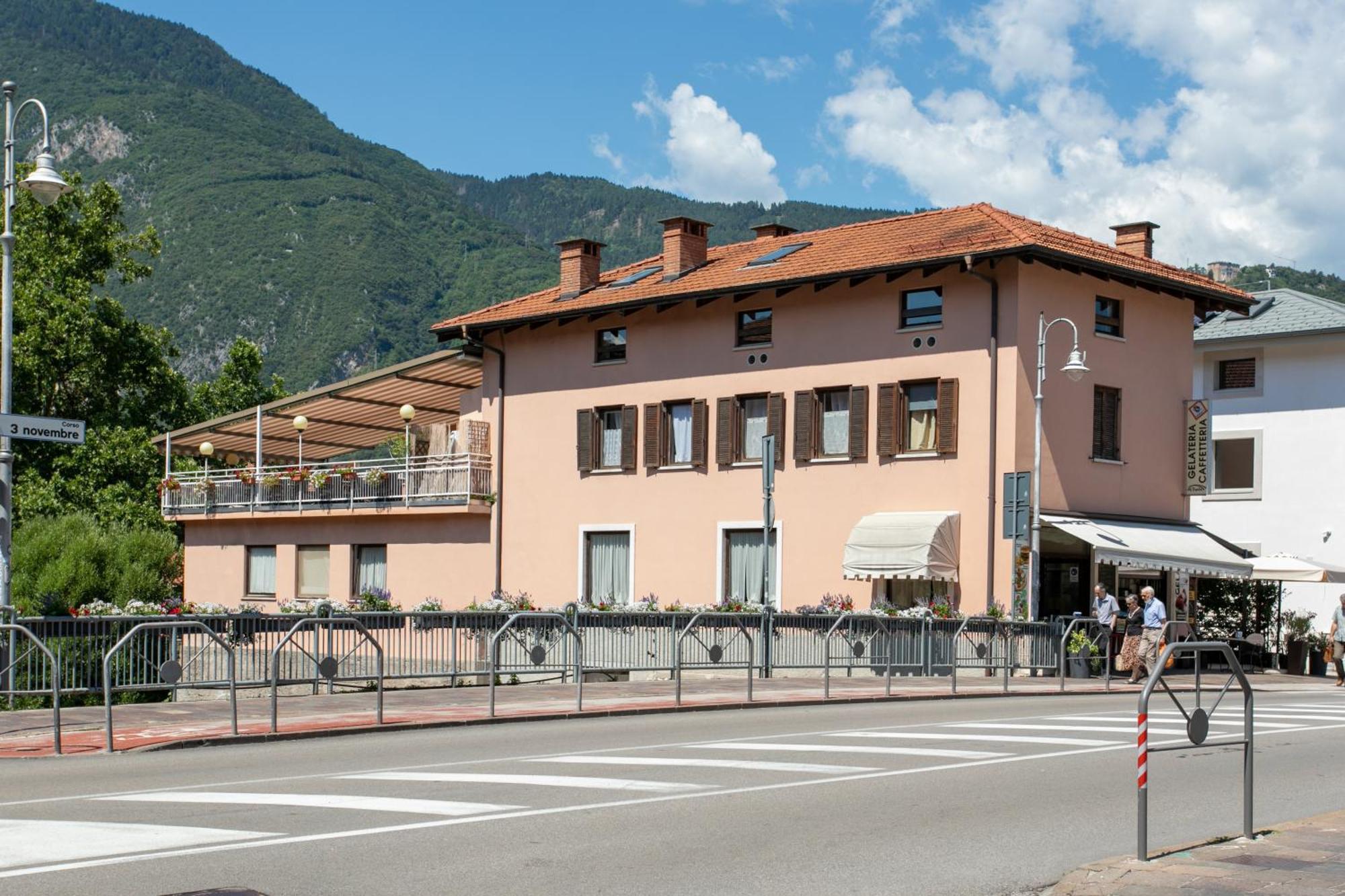 Appartamento Grande Al Ponte. Situato Vicino All'Ospedale, Al Parco E Al Centro Citta 트렌토 외부 사진